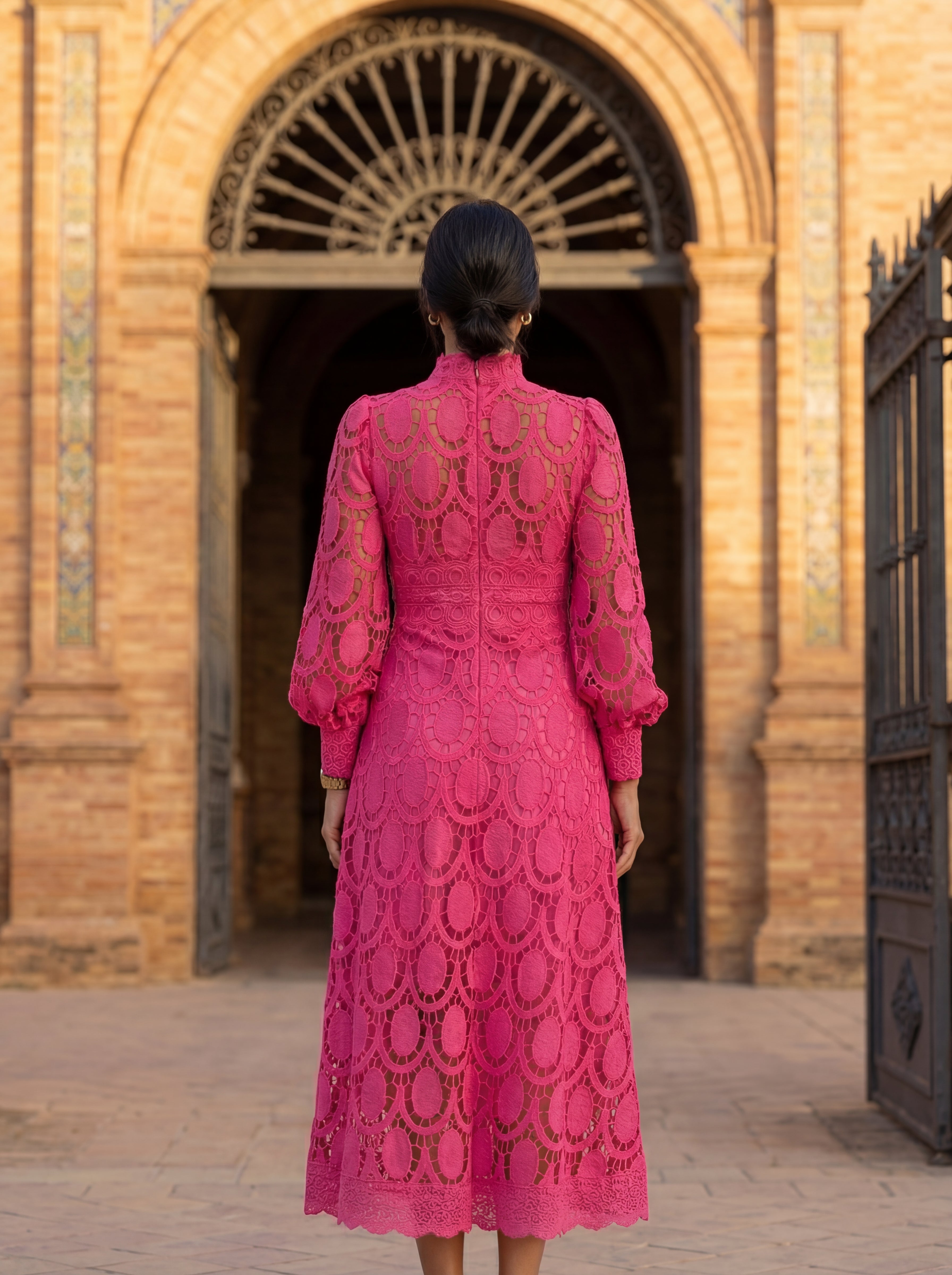 Capricornio — Lace Midi Dress